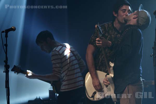 BLACK LIPS - 2010-05-26 - PARIS - La Machine (du Moulin Rouge) - Cole Alexander - Jared Swilley - Ian Brown